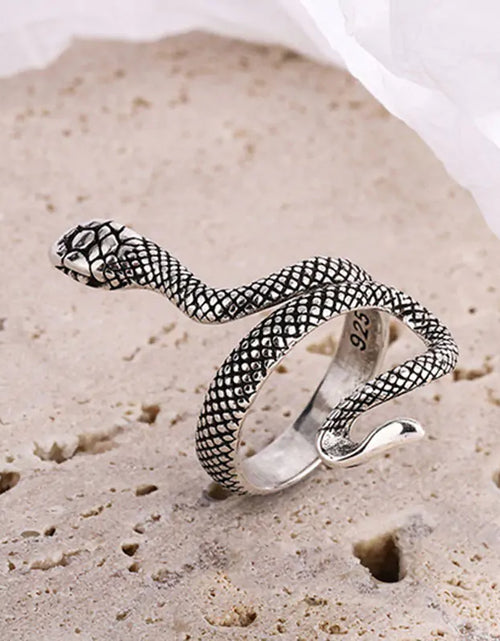 Load image into Gallery viewer, Snake Design Ring
